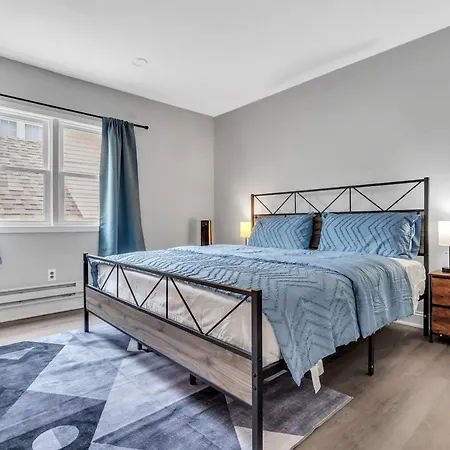 Next To Beach And Waterpark With Free Parking!